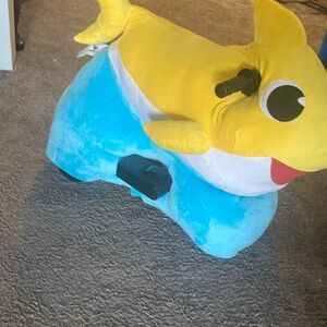 I have an electric baby shark ride on toy that’s blue and yellow all ages 5+.